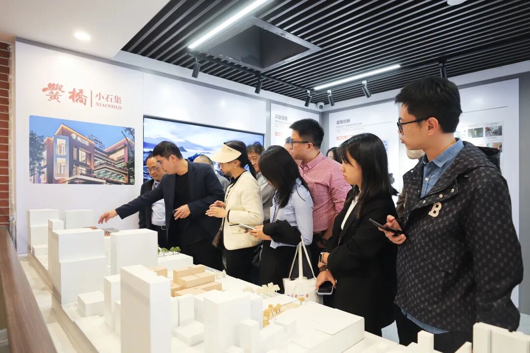 图片15-调研黉桥·小石集危旧房改造项目现场2.jpg 图片15-调研黉桥·小石集危旧房改造项目现场2.jpg