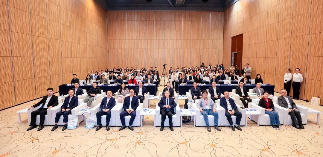 图片3-会议合影.jpg 图片3-会议合影.jpg